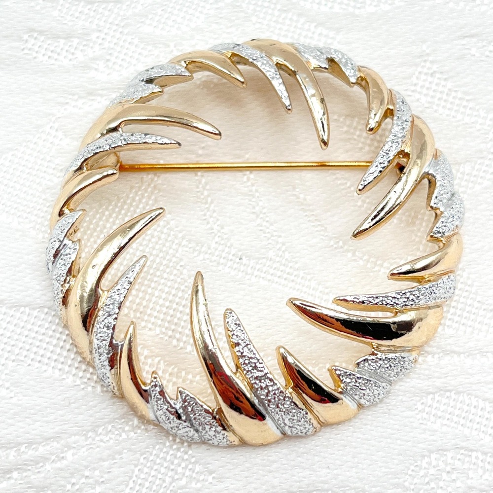 Vintage Sarah Coventry 1973 Fire N Ice Silver Gold Tone Circle Wreath Brooch Pin